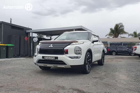 White 2023 Mitsubishi Outlander Wagon Aspire 7 Seat (Awd)