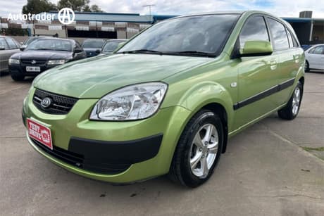 Green 2009 Kia RIO Hatchback Lx