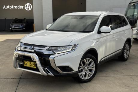 White 2019 Mitsubishi Outlander Wagon Es Adas 5 Seat (Awd)