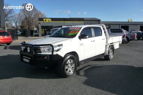 White 2017 Toyota Hilux Dual Cab Utility Sr (4X4)