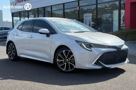 White 2019 Toyota Corolla Sedan Zr