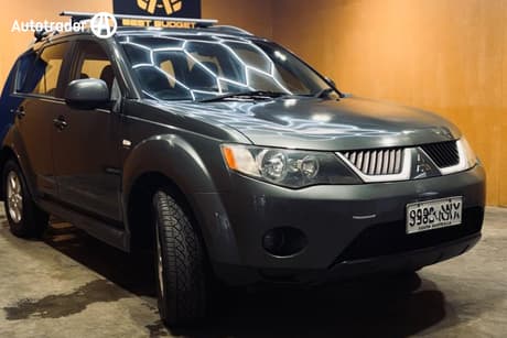 Grey 2009 Mitsubishi Outlander Wagon Ls