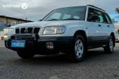 White 2001 Subaru Forester Wagon