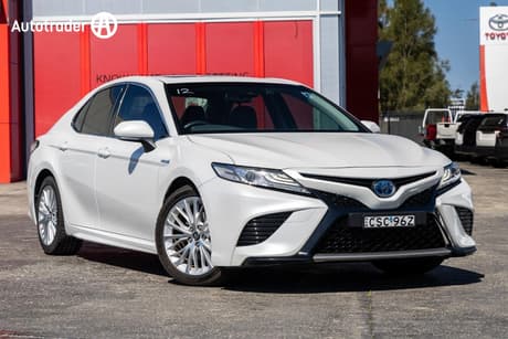 White 2018 Toyota Camry Sedan Sl