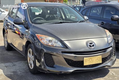 Grey 2013 Mazda 3 Hatchback Neo