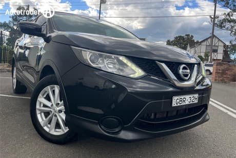 Black 2015 Nissan Qashqai Wagon St (4X2)