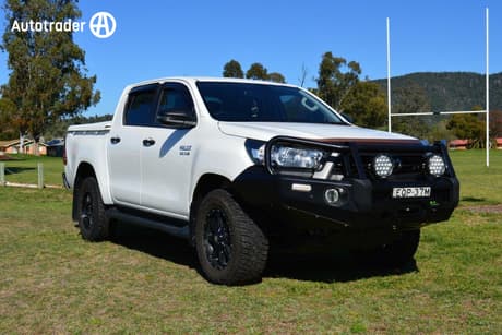 White 2020 Toyota Hilux Double Cab Chassis Sr (4X4)