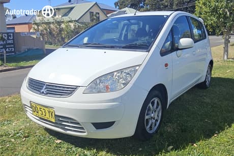 White 2008 Mitsubishi Colt Hatchback Es