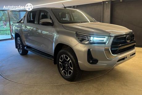 Silver 2021 Toyota Hilux Double Cab Pick Up Sr5 (4X4)