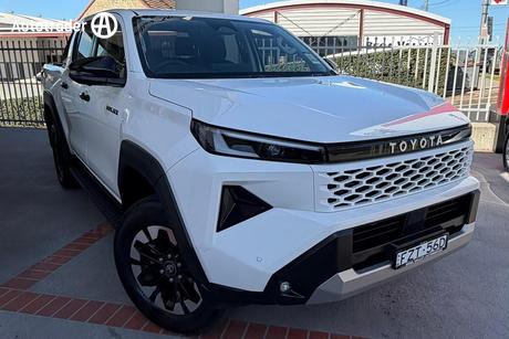 White 2025 Toyota Hilux Double Cab Pick Up Sr5 (4X4)