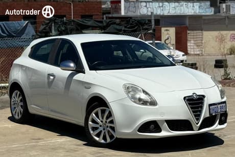 White 2013 Alfa Romeo Giulietta Hatch DISTINCTIVE