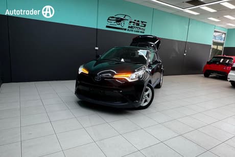 Black 2018 Toyota C-HR SUV (HYBRID) ZYX10