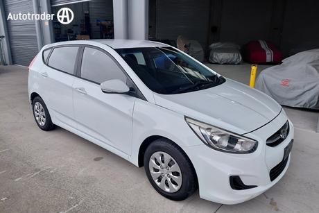 White 2015 Hyundai Accent Hatchback Active