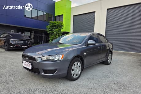 Grey 2009 Mitsubishi Lancer Sedan Es