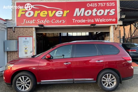 Burgundy 2015 Nissan Pathfinder Wagon St-L (4X4)