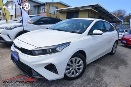 White 2023 Kia Cerato Hatchback Sport+