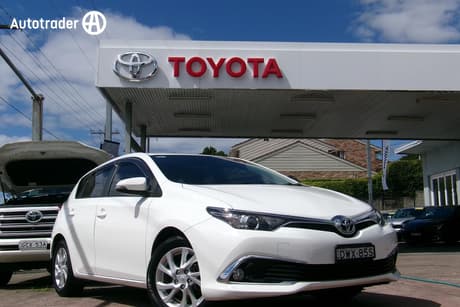 White 2018 Toyota Corolla Hatchback Ascent Sport