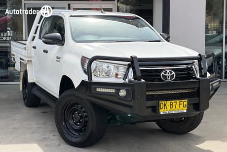 White 2018 Toyota Hilux Double Cab Chassis Sr (4X4)