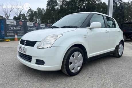 White 2006 Suzuki Swift Hatchback