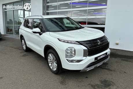 White 2024 Mitsubishi Outlander Wagon Ls 7 Seat (2Wd)