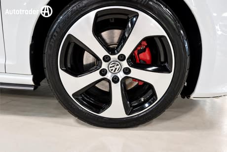 White 2014 Volkswagen Golf Hatchback Gti