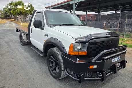 White 2001 Ford F250 Cab Chassis Xlt