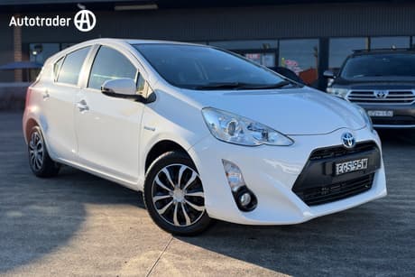 White 2016 Toyota Prius-C Hatchback Hybrid