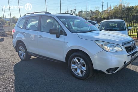 White 2013 Subaru Forester Wagon 2.0I