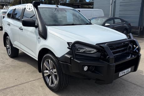 White 2022 Isuzu MU-X Wagon Ls-M (4X4)