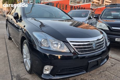 Black 2011 Toyota Crown Sedan