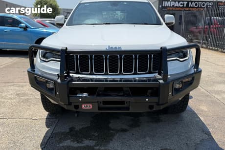 White 2018 Jeep Grand Cherokee Wagon Laredo (4X4)