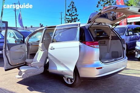 Silver 2009 Toyota Estima Wagon