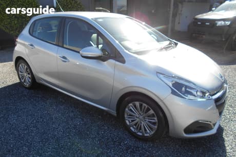 Silver 2015 Peugeot 208 Hatchback Active