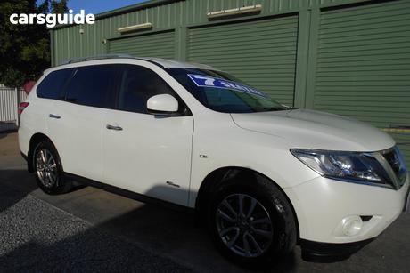 White 2015 Nissan Pathfinder Wagon St Hybrid (4X2)