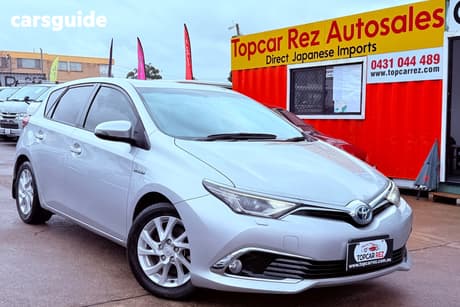 Silver 2016 Toyota Corolla Hatchback Hybrid