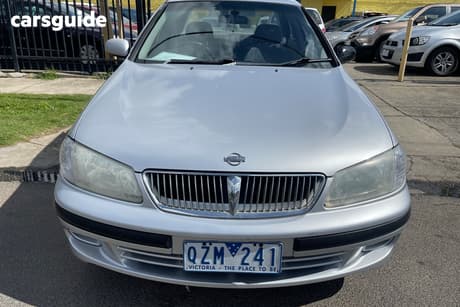 Silver 2001 Nissan Pulsar Sedan Lx