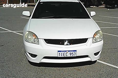 White 2006 Mitsubishi 380 Sedan