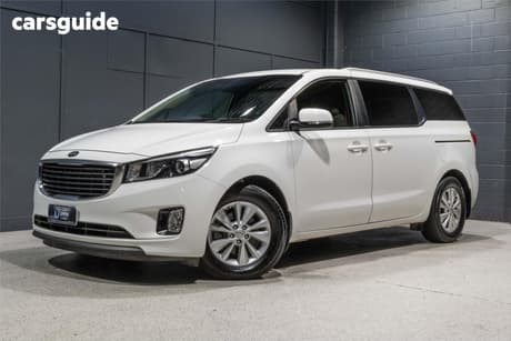 White 2017 Kia Carnival Wagon Si