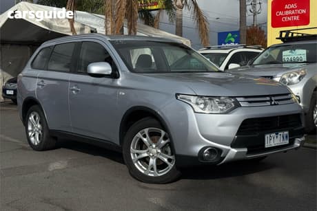 Silver 2014 Mitsubishi Outlander Wagon Es (4X4)