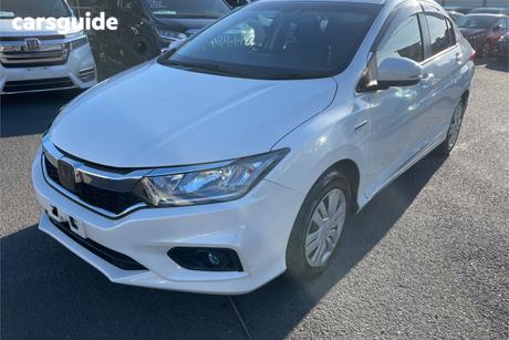 White 2019 Honda Grace Sedan HYBRID