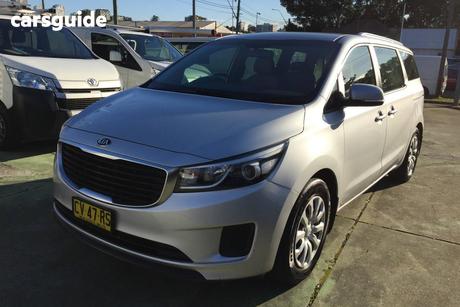White 2017 Kia Carnival Wagon S