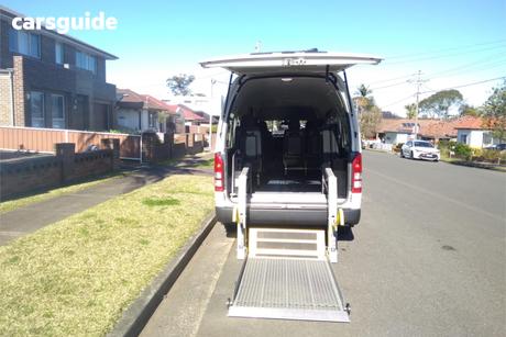 White 2018 Toyota HiAce Bus Commuter (12 Seats)