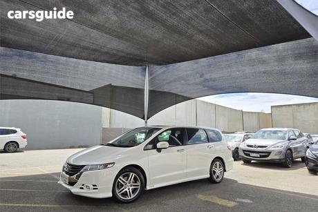 White 2011 Honda Odyssey Wagon Luxury