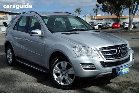 Silver 2011 Mercedes-Benz ML300 Wagon Cdi Luxury (4X4)