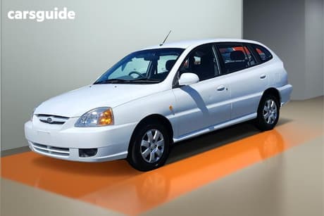 White 2003 Kia RIO Hatchback