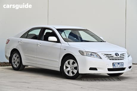 White 2008 Toyota Camry Sedan Altise