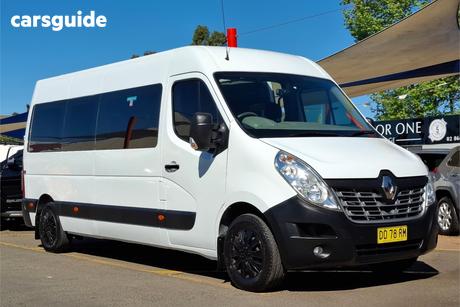 White 2017 Renault Master Bus Lwb Mid