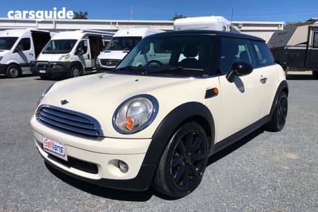 White 2010 Mini Cooper Hatchback