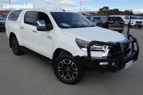 White 2020 Toyota Hilux Double Cab Pick Up Sr5 (4X4)