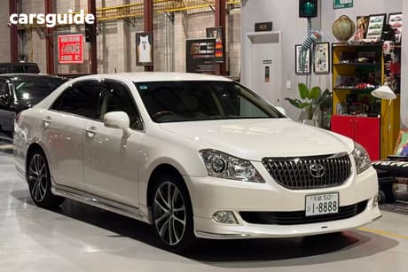 White 2009 Toyota Crown Sedan
